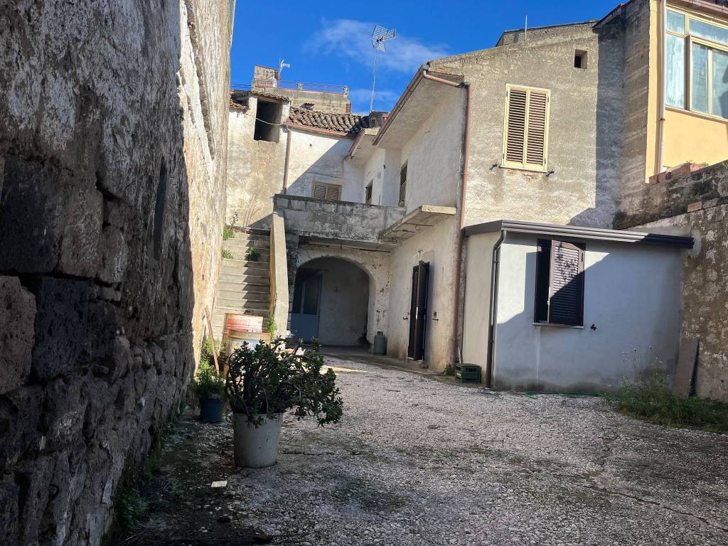 Palazzo / stabile a Caserta in Via Parrocchia di Piedimonte di Casolla - Foto 3