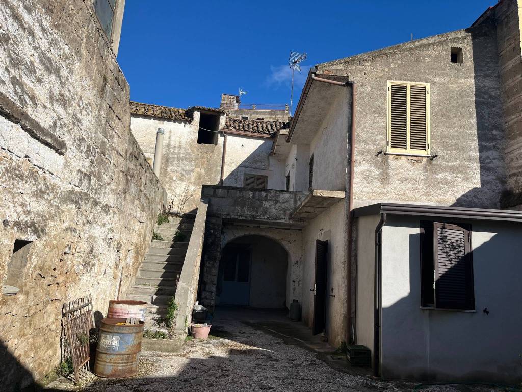 Palazzo / stabile a Caserta in Via Parrocchia di Piedimonte di Casolla - Foto 4