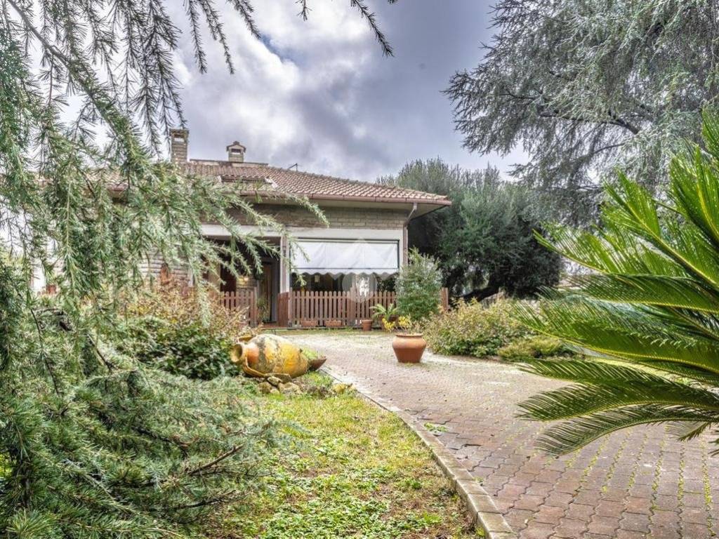 Villa a Anguillara sabazia in Via Fabio Filzi, 9 - Foto 4