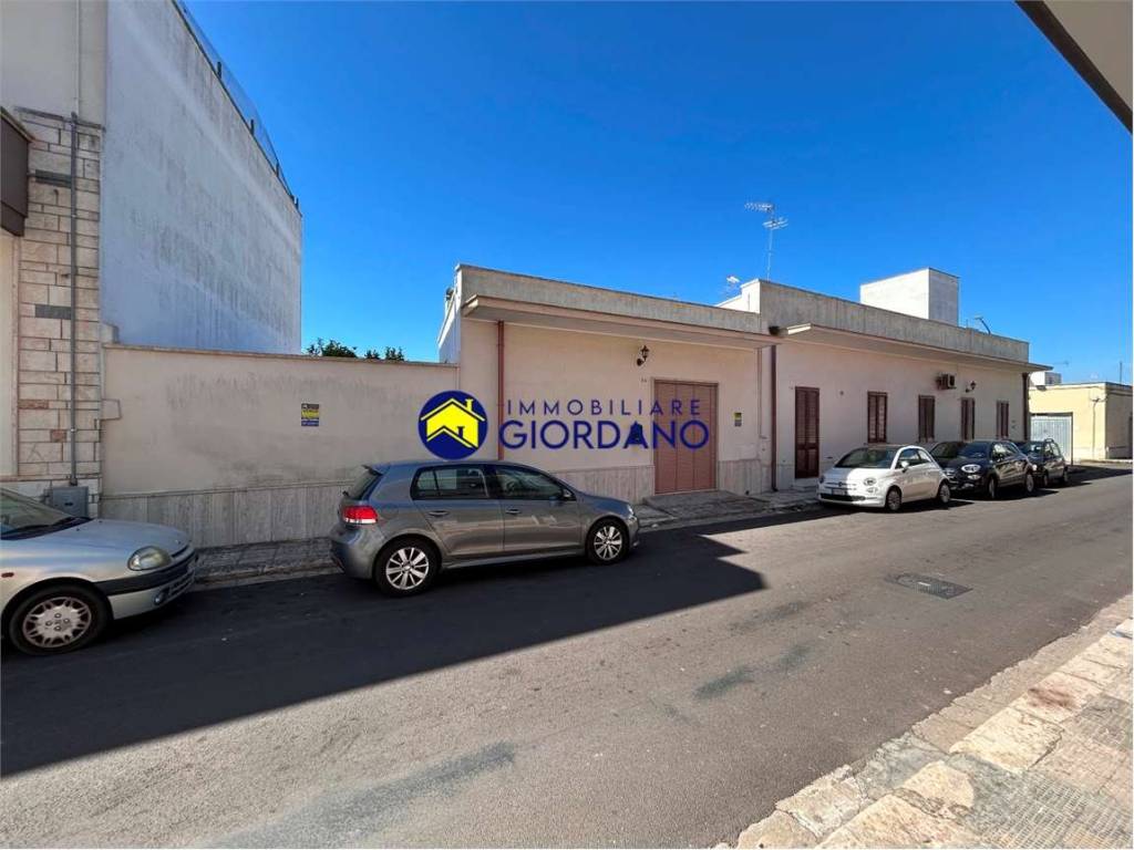 Villa a Campi salentina in via Fratelli Cairoli, 70-72 - Foto 2