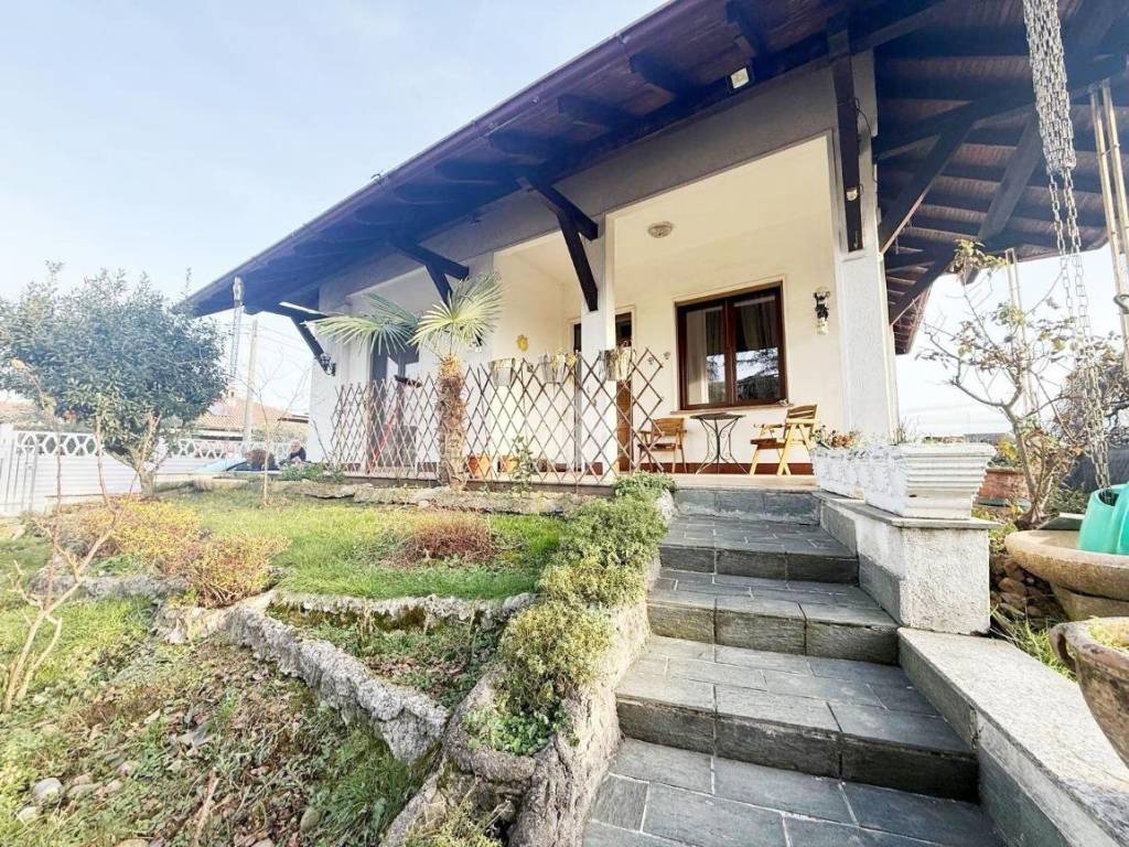 Villa a Cislago in Via San Giulio, 282 - Foto 2