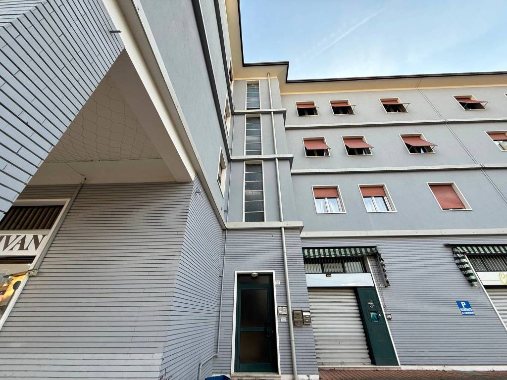 Appartamento a Brescia in Villaggio Sereno Traversa 12, 37 - Foto 2