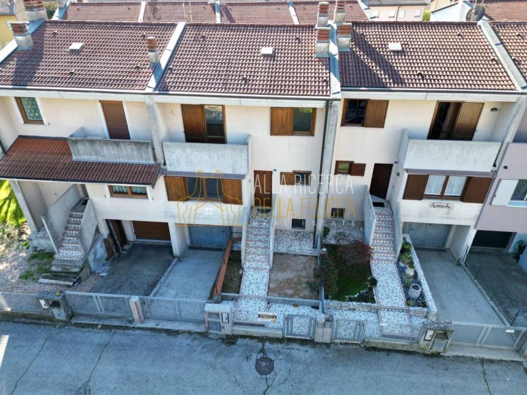 Villa a Schio in Via Degli Orti, 6 -12 - Foto 2