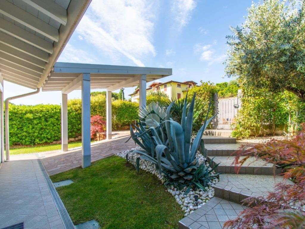 Villa a Polpenazze del garda in Via Piazza degli Alpini, 1 - Foto 4