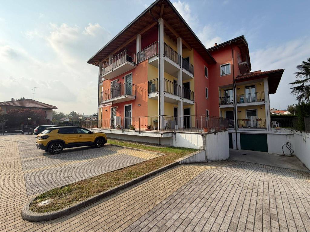 Appartamento a Oleggio castello in Via Monte Oleggiasco, 18 - Foto 2