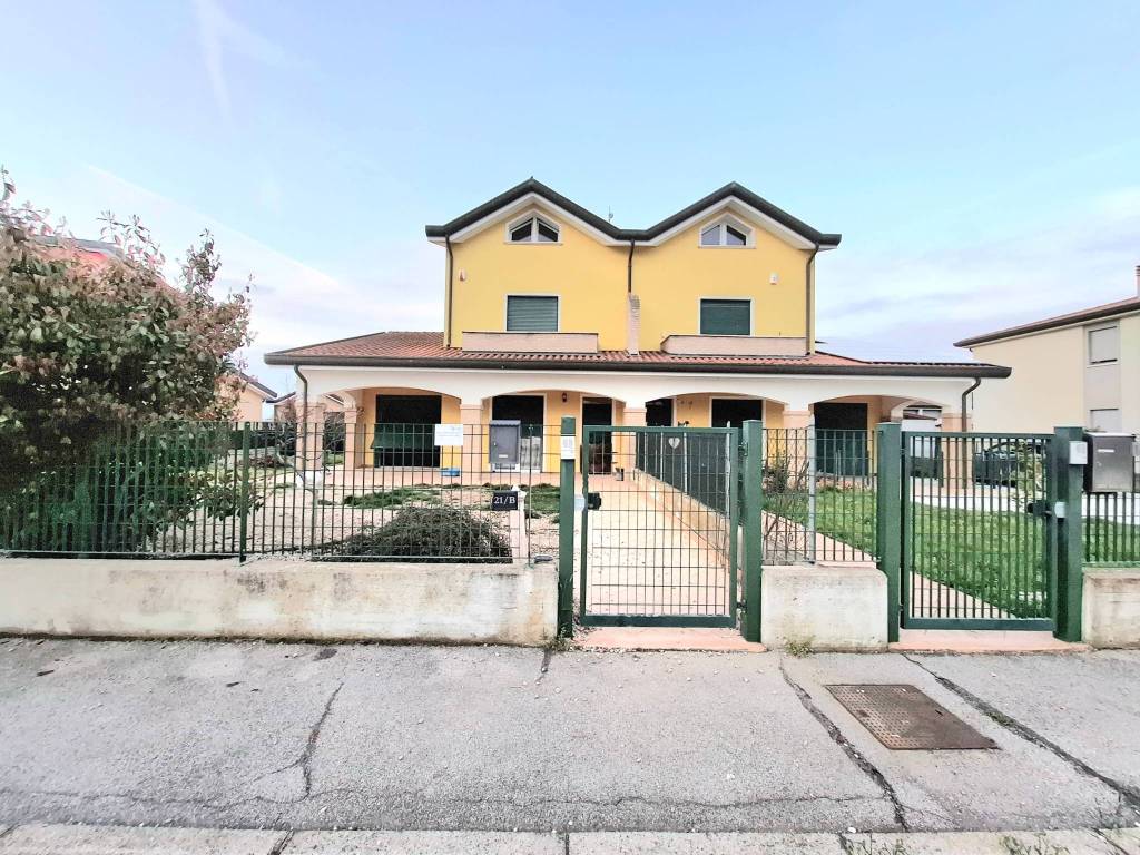 Villa a Gavello in Via P. Nenni, 18 - Foto 2