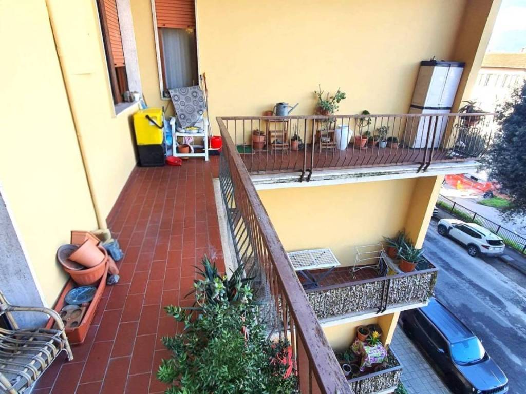 Appartamento a Pistoia in Viale Macallè, 39 - Foto 2