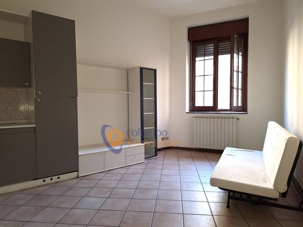 Appartamento a Busto arsizio in via Enrico Dell'Acqua, 19 - Foto 2