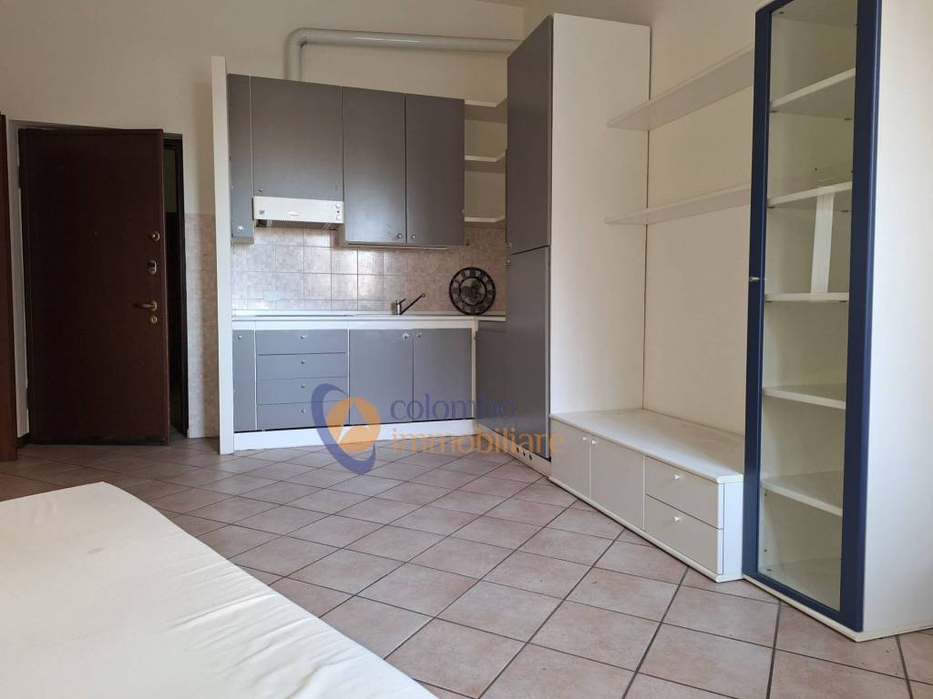 Appartamento a Busto arsizio in via Enrico Dell'Acqua, 19 - Foto 3