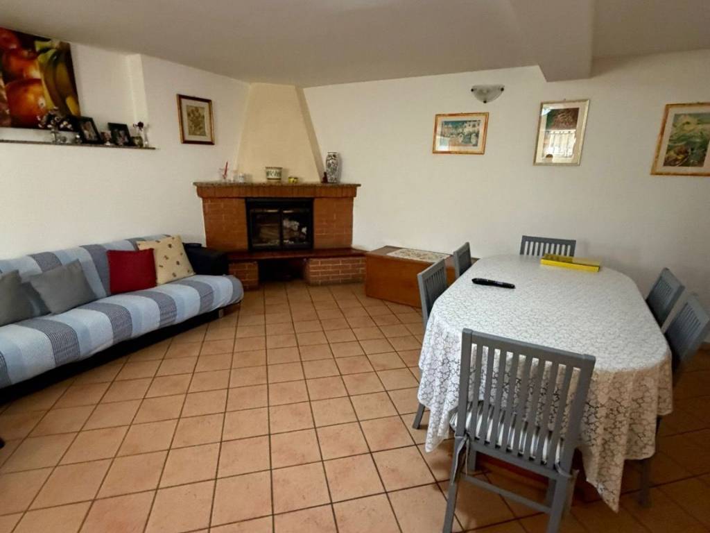 Villa a Cisterna di latina in Via Nettuno - Foto 2