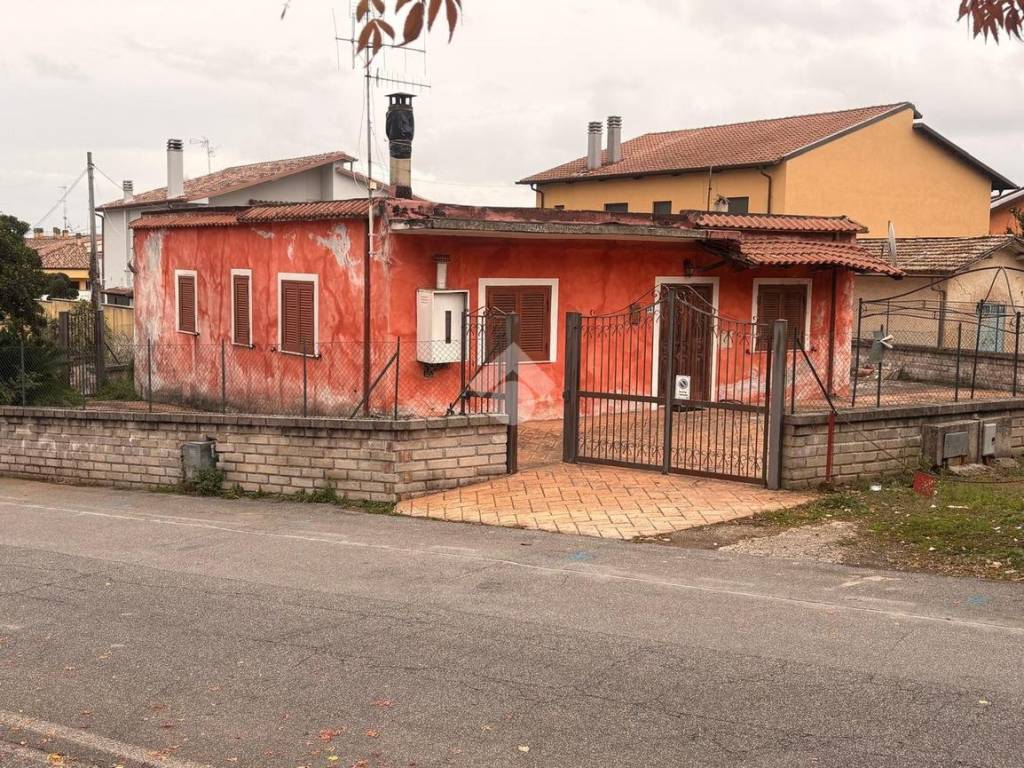 Casa indipendente a Lariano in Via Urbano IV, 1 - Foto 2