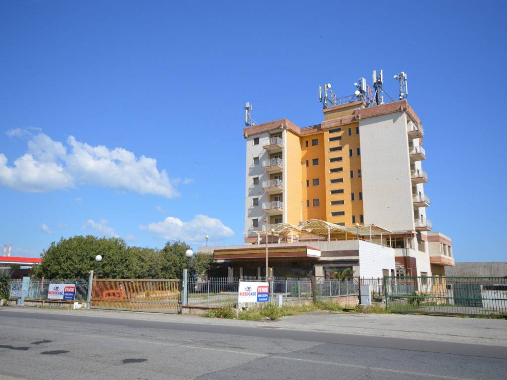 Palazzo / stabile a Corigliano-rossano in Strada Statale Jonica, 8 - Foto 2