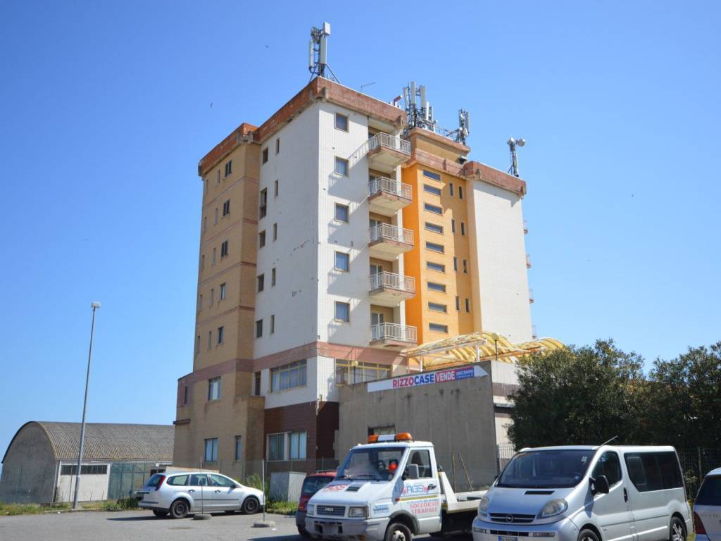 Palazzo / stabile a Corigliano-rossano in Strada Statale Jonica, 8 - Foto 3