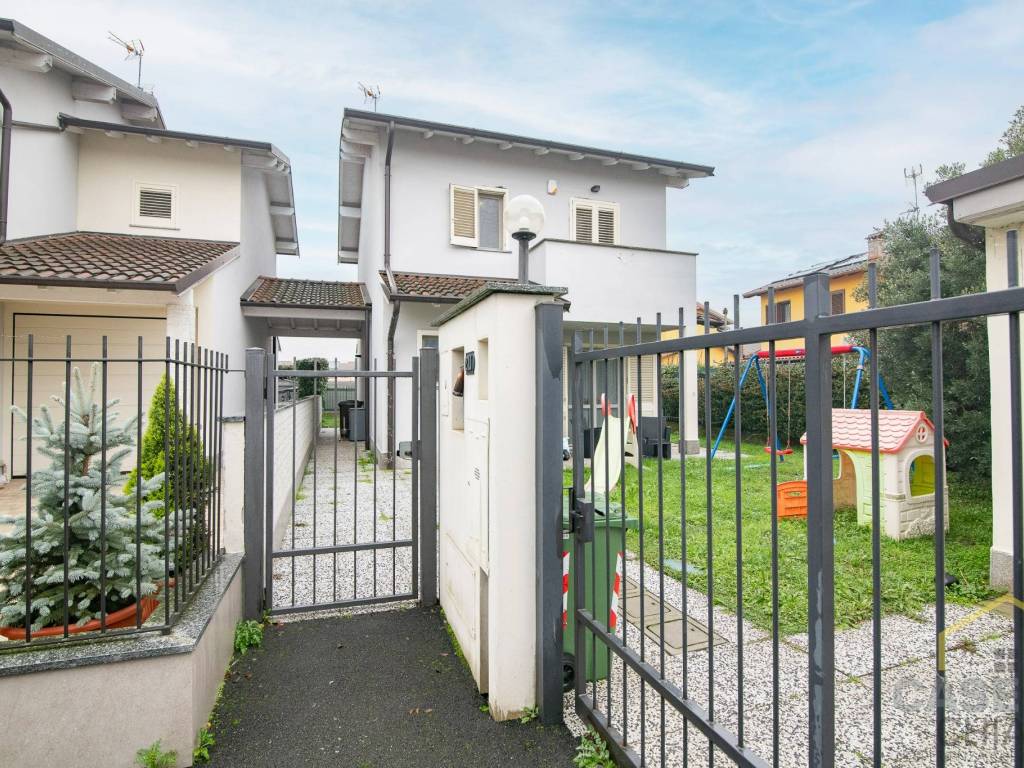 Villa a Vellezzo bellini in Via Vincenzo Gioberti, 21 - Foto 3