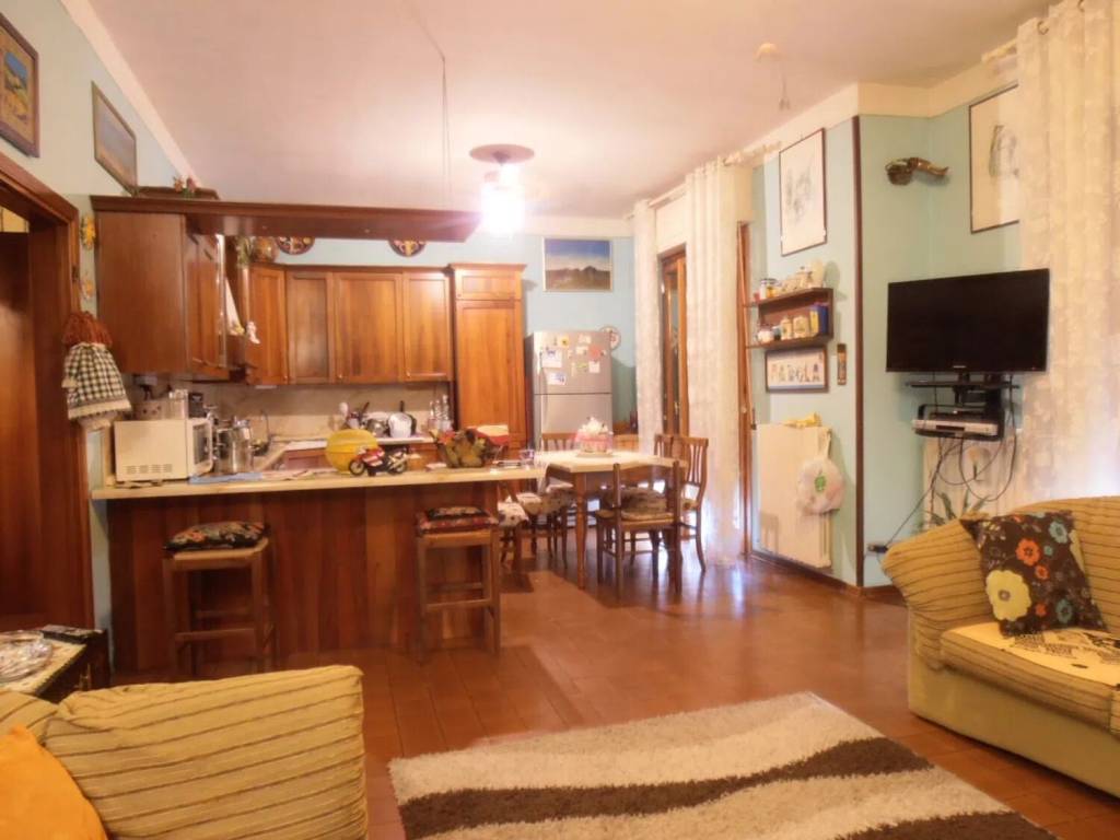 Appartamento a Terranuova bracciolini in Delle Ville - Foto 2