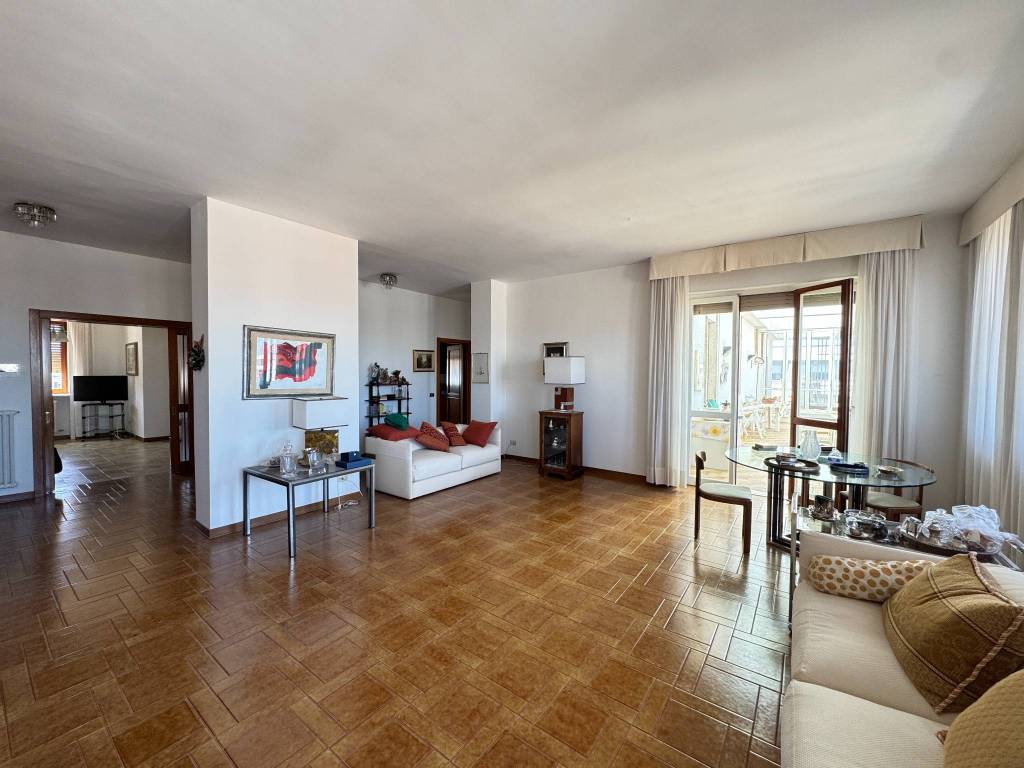 Attico / mansarda a Lecce in Via Lupiae, 33 - Foto 3