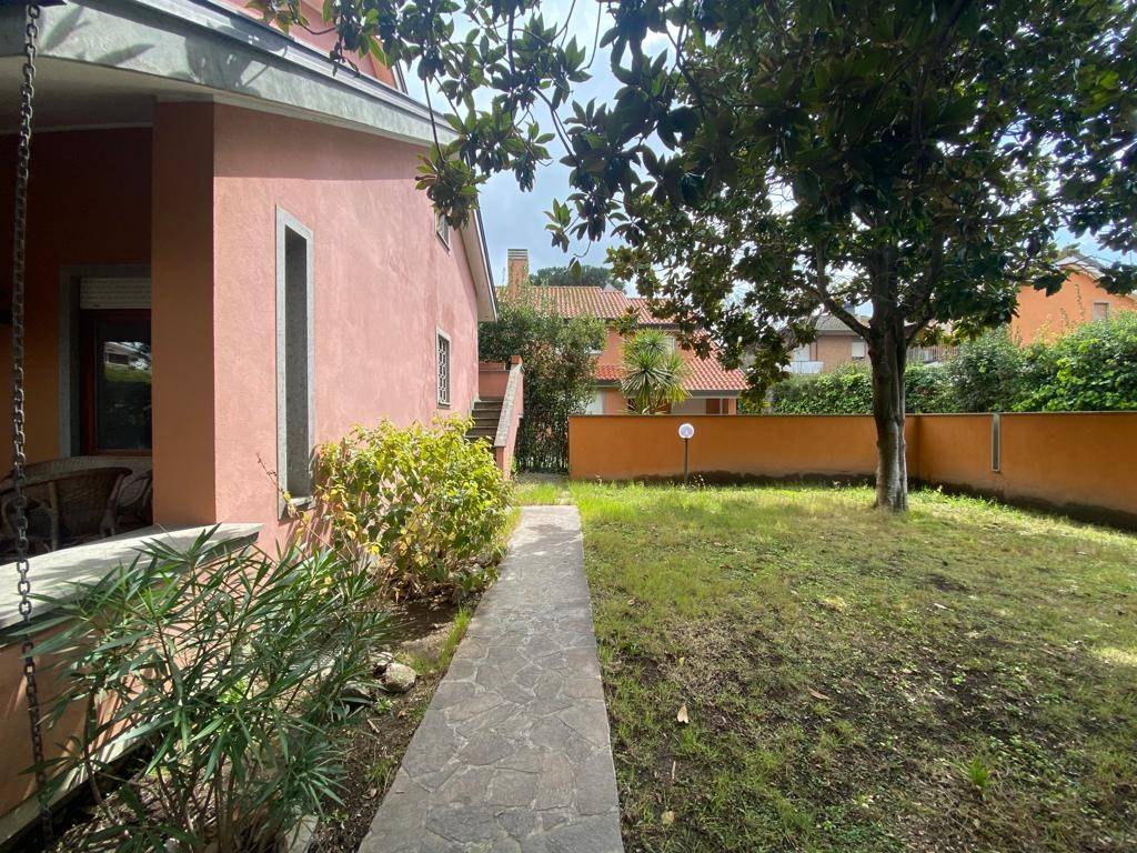 Villa a Fiumicino in Via Riccione - Foto 2