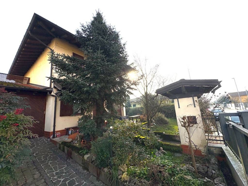 Villa a Garlasco in Largo 1 Maggio, 24 - Foto 2