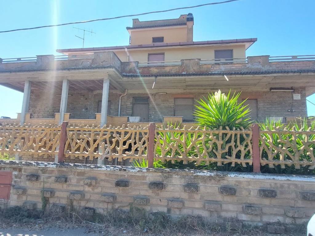 Palazzo / stabile a Aprilia in Via Valle Carniera - Foto 2