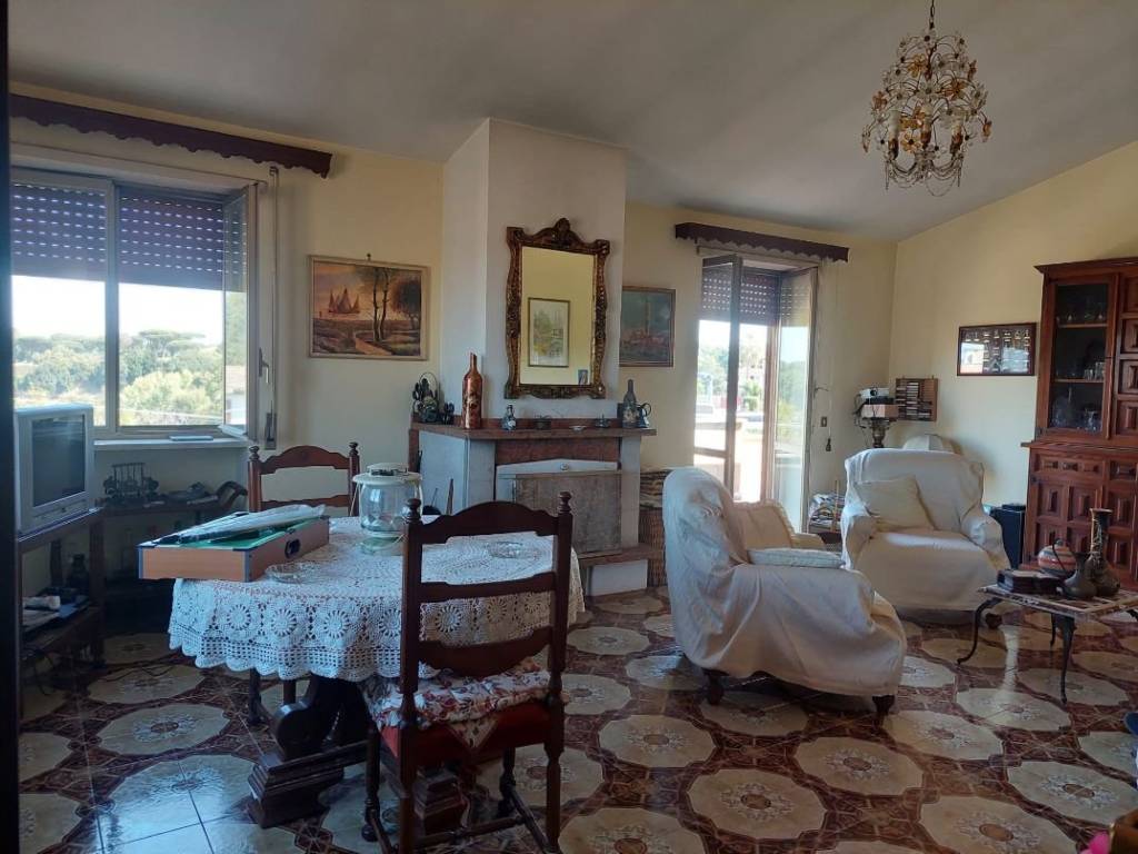 Palazzo / stabile a Aprilia in Via Valle Carniera - Foto 4