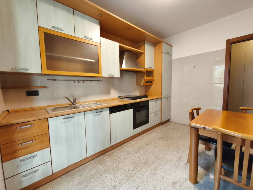 Appartamento a Lecco in Via Monte Grappa, 41 - Foto 2