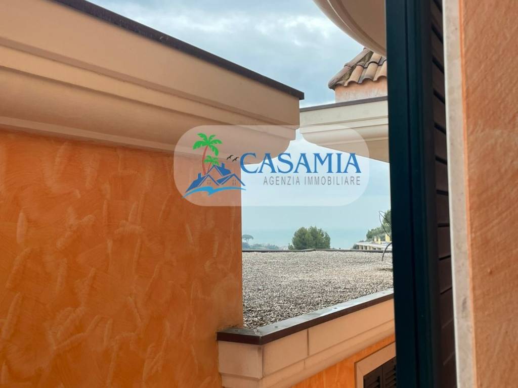 Appartamento a Cupra marittima in Via Umbria - Foto 2