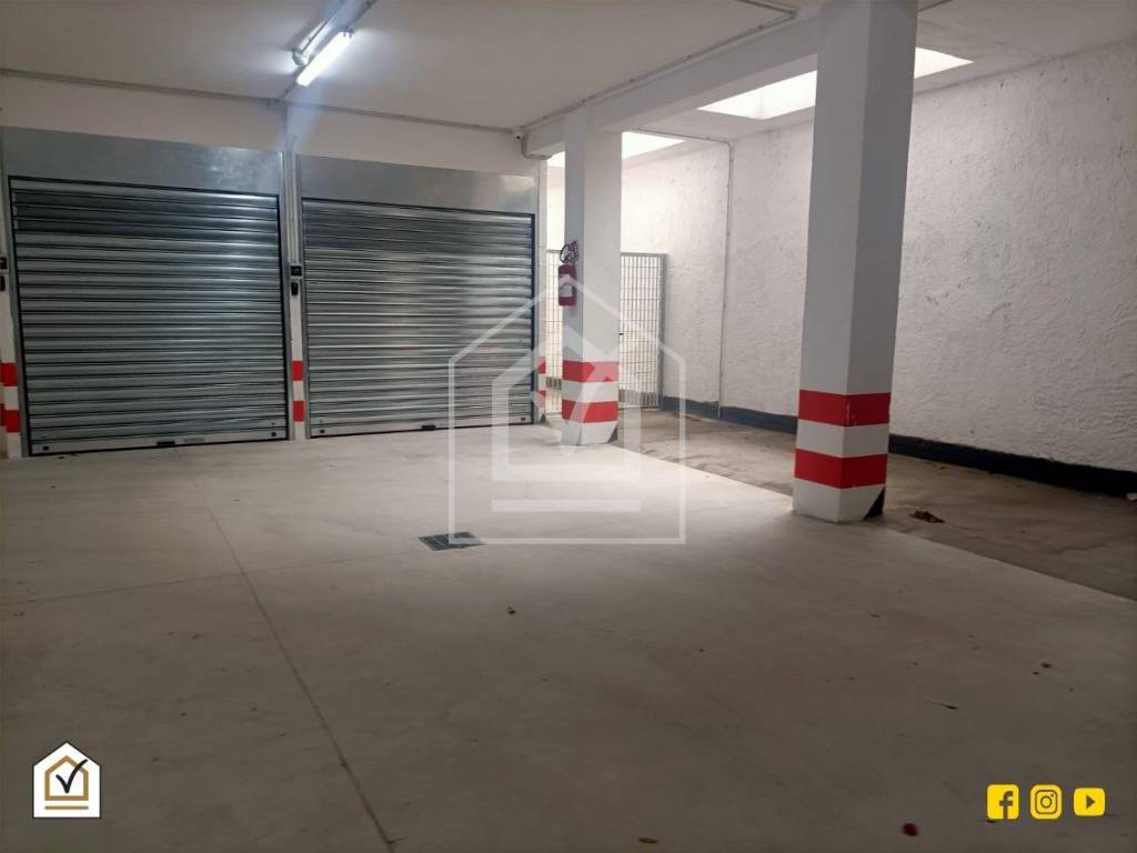 Box / garage a Bari in Via Luca De Samuele-Cagnazzi - Foto 2