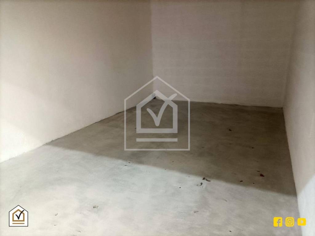 Box / garage a Bari in Via Luca De Samuele-Cagnazzi - Foto 3