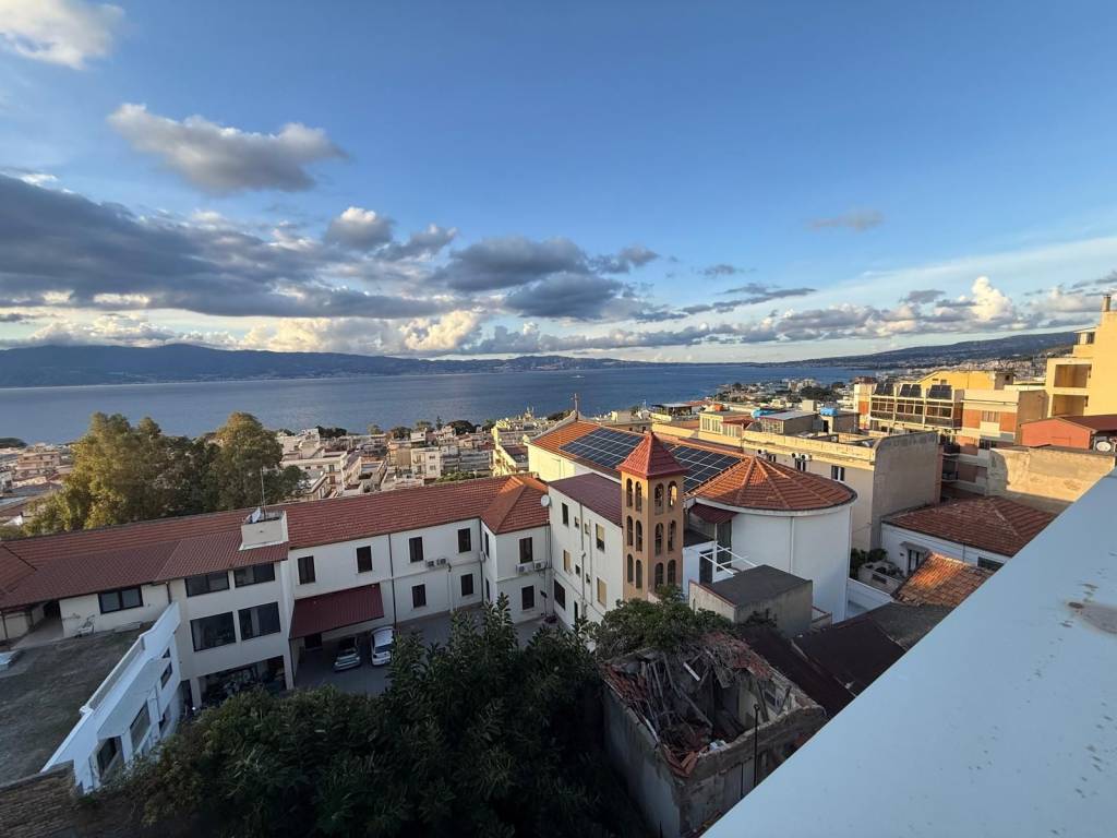 Palazzo / stabile a Reggio calabria in Via Reggio Campi Tronco 1 - Foto 2