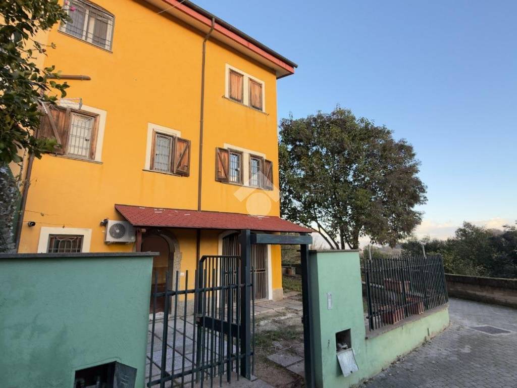 Villetta a schiera a Castelnuovo di porto in Via montetufello - Foto 5