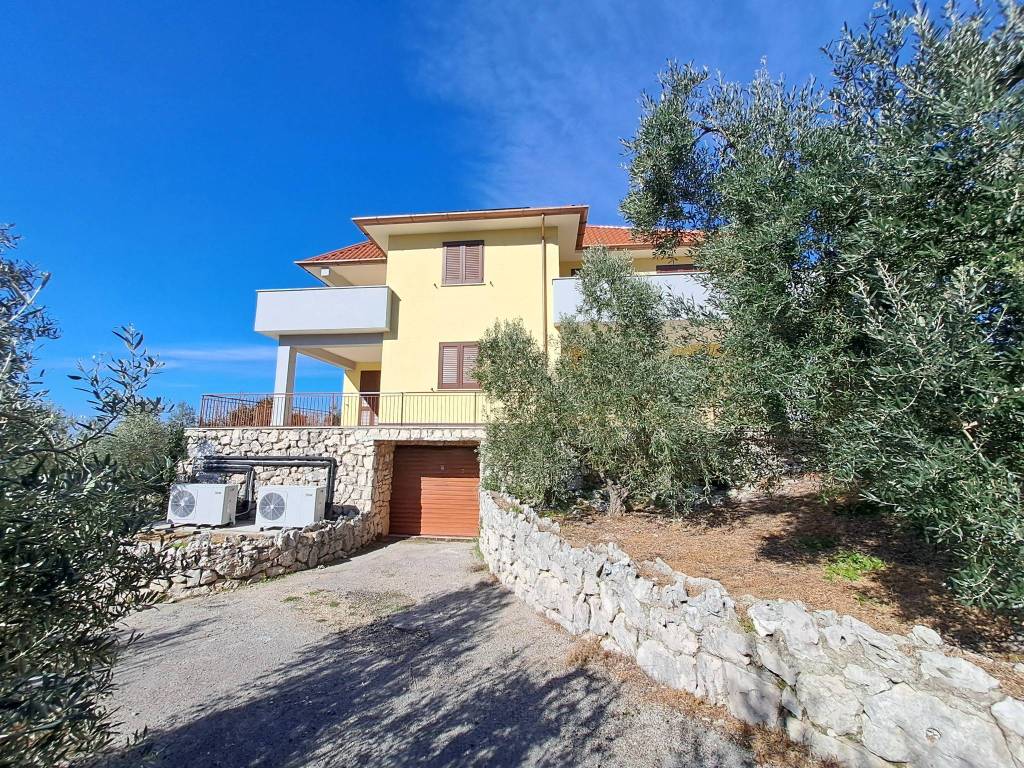 Villa a Sonnino in Via Santi Adamini, 14 - Foto 2