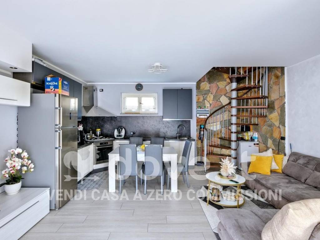 Appartamento a Luino in Via dei Lori, 21 - Foto 5