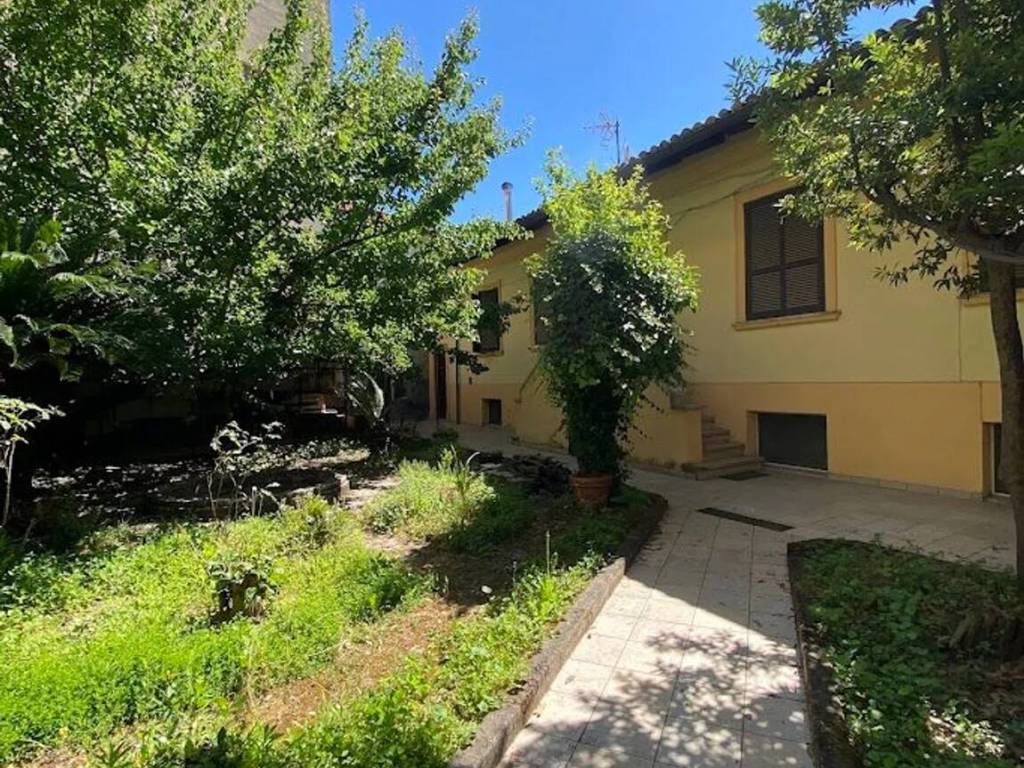 Villa a Frosinone in Via Vincenzo Ferrarelli - Foto 4