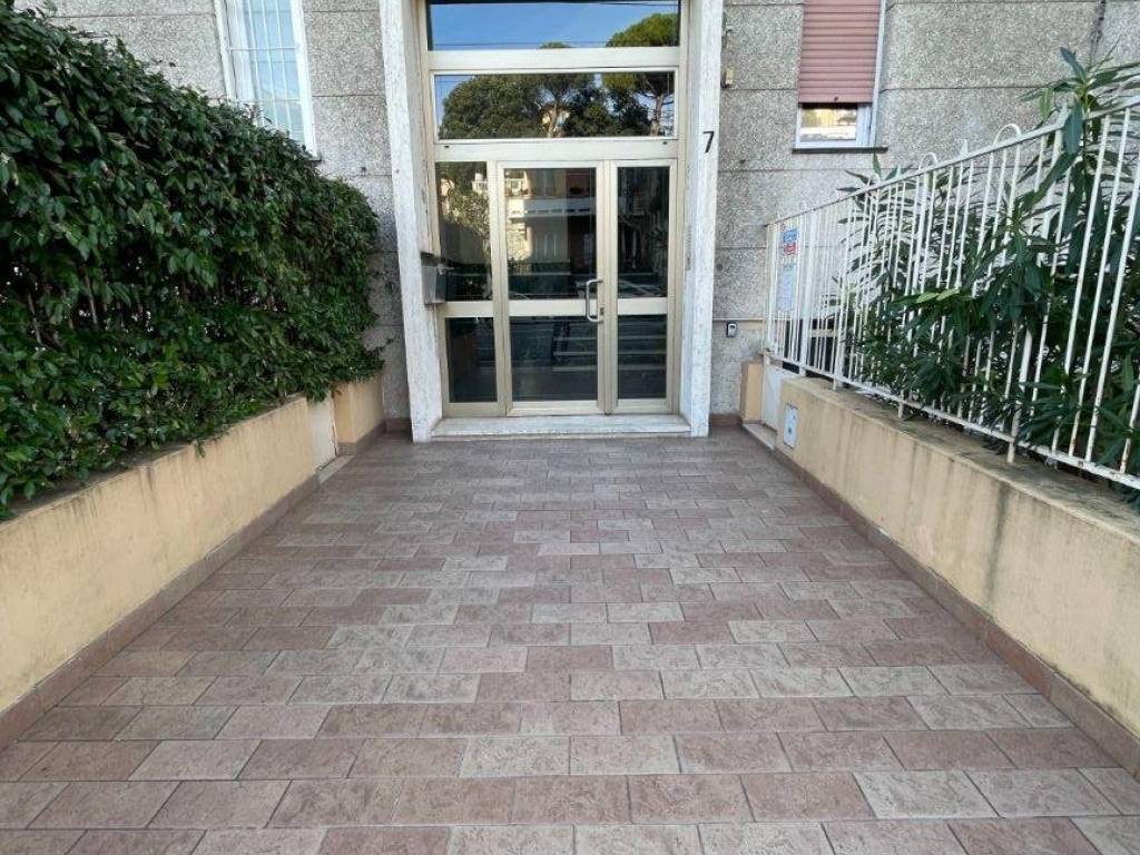 Appartamento a Genova in Via Piero Gobetti, 7 - Foto 3