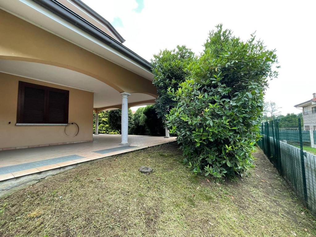 Villa a Gozzano in Via Giuseppe Verdi, 10 - Foto 2