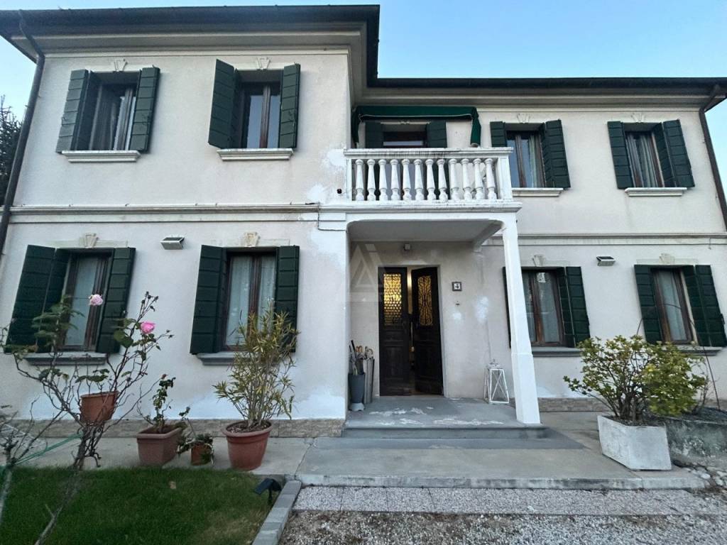 Villa a Castelfranco veneto in Via Giuseppe Giusti - Foto 2
