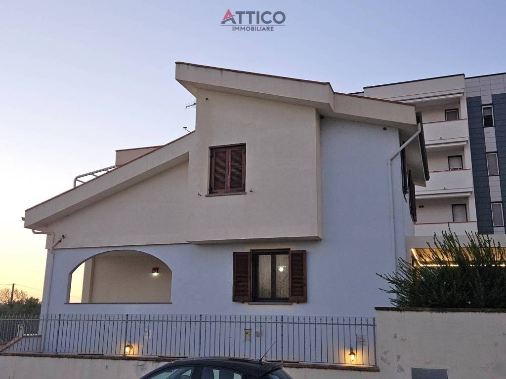 Villa a Sassari in Via Benvenuto Lobina, 30 - Foto 2