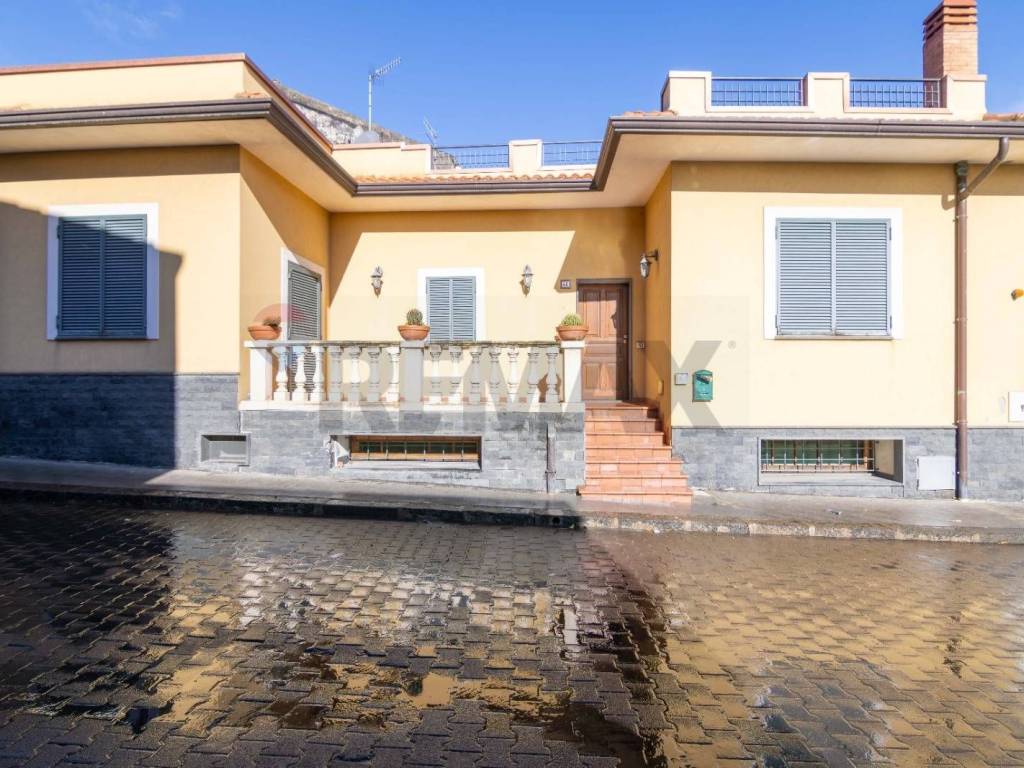 Villa a Piedimonte etneo in via Giovanni Verga, 42 - Foto 2
