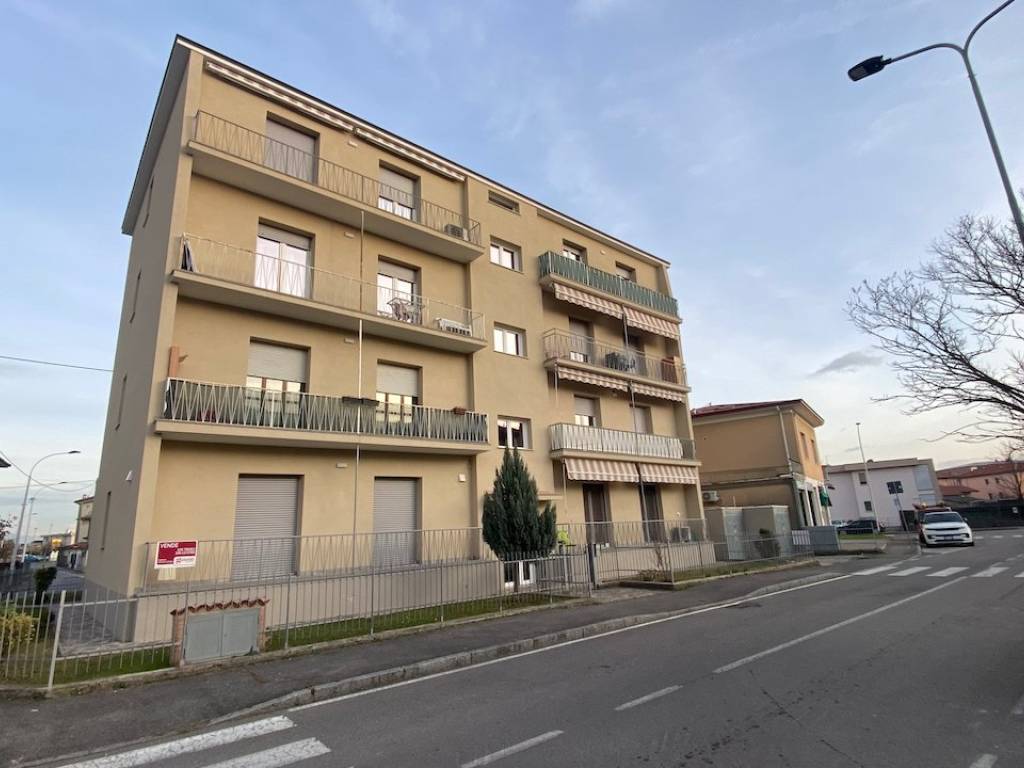 Appartamento a Calusco d'adda in VIA LARGO SAN GIOVANNI, 121 - Foto 3