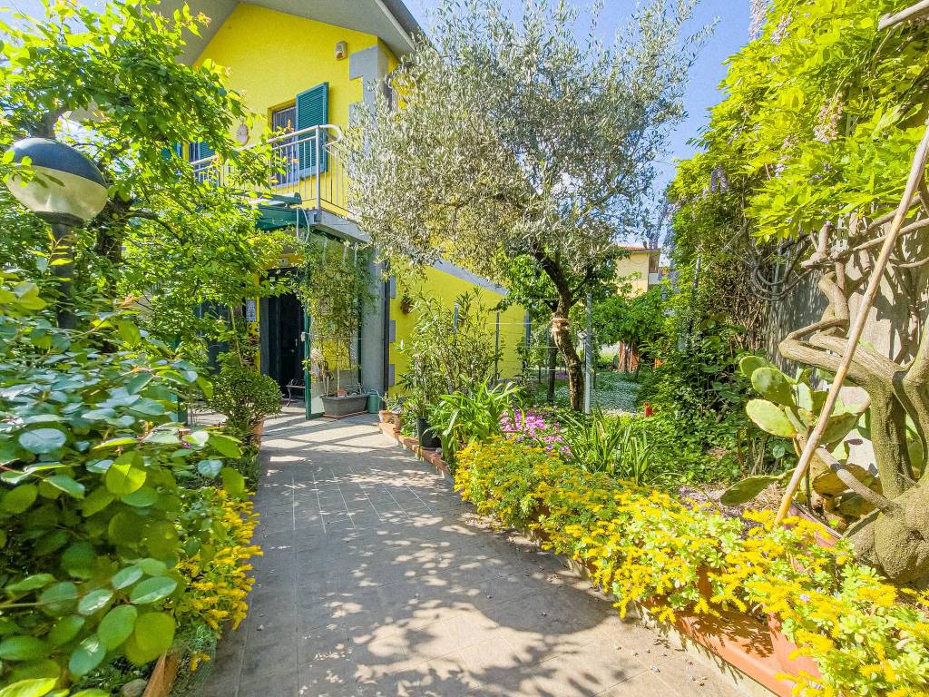 Villa a Treviglio in Via Coniugi Curletti - Foto 2