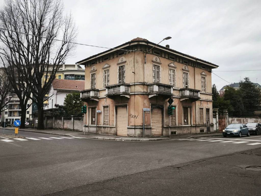 Palazzo / stabile a Gallarate in Via Michelangelo Buonarroti, 7 - Foto 3