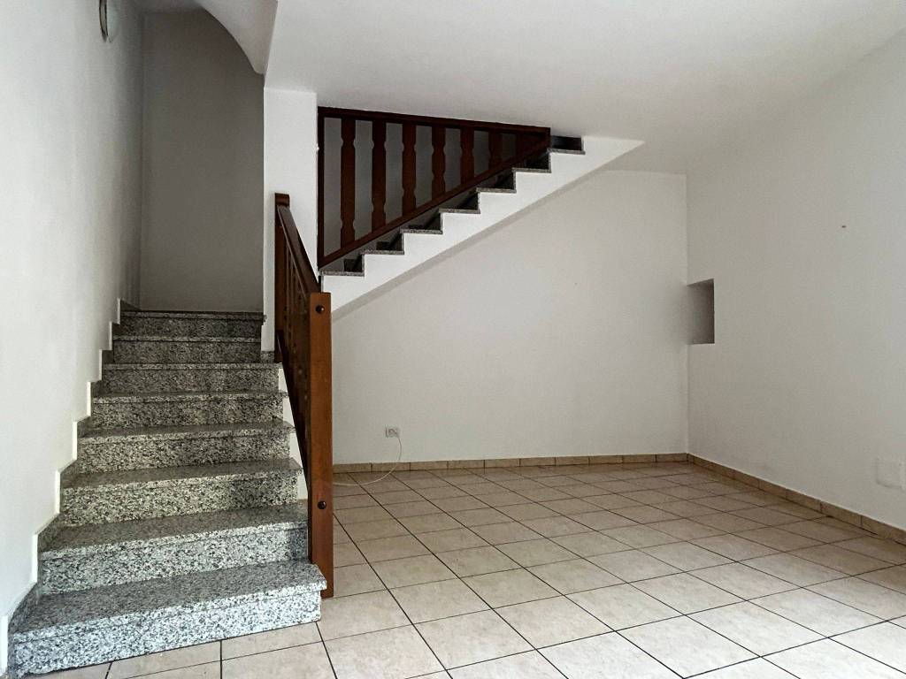 Appartamento a Azzate in Via Castello, 27 - Foto 4