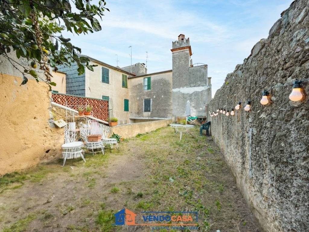 Appartamento a Finale ligure in Piazza Porta Testa - Foto 2