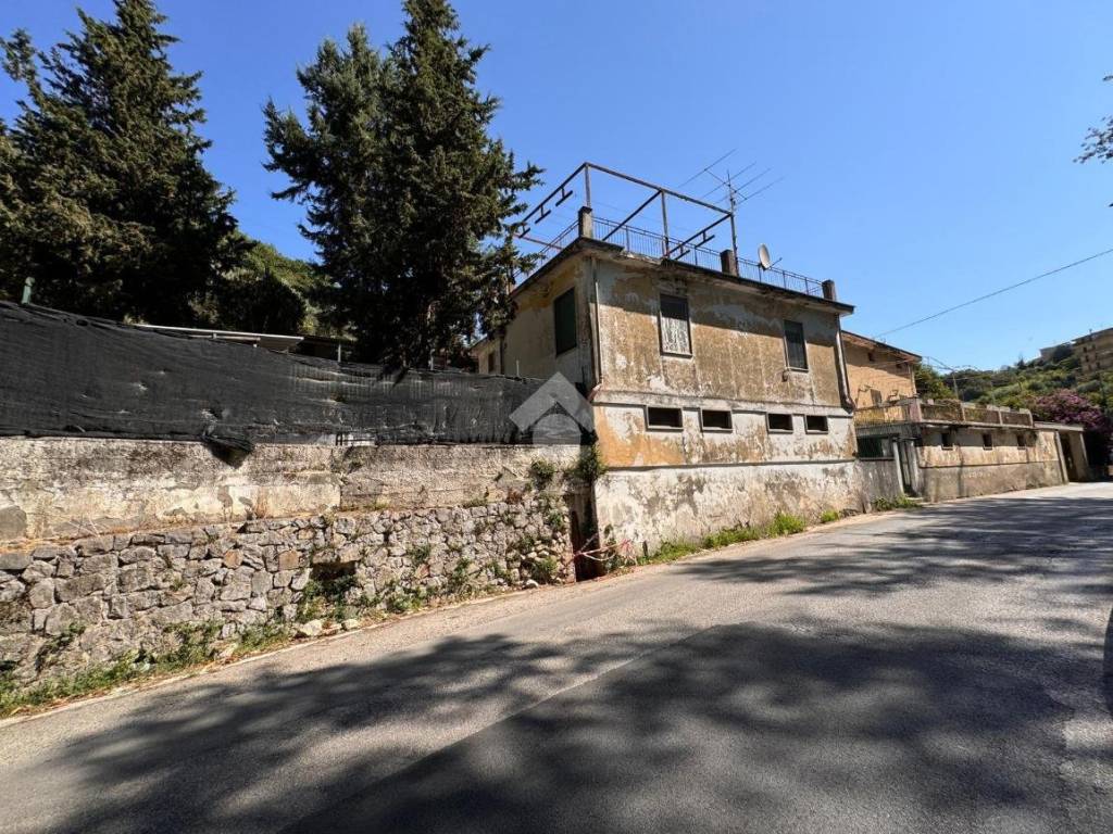 Casa indipendente a Salerno in Via Casa De Rosa, 5 - Foto 2