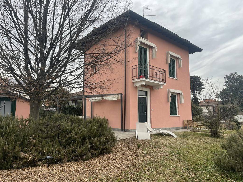 Villa a Angera in Via Monte Grappa - Foto 3