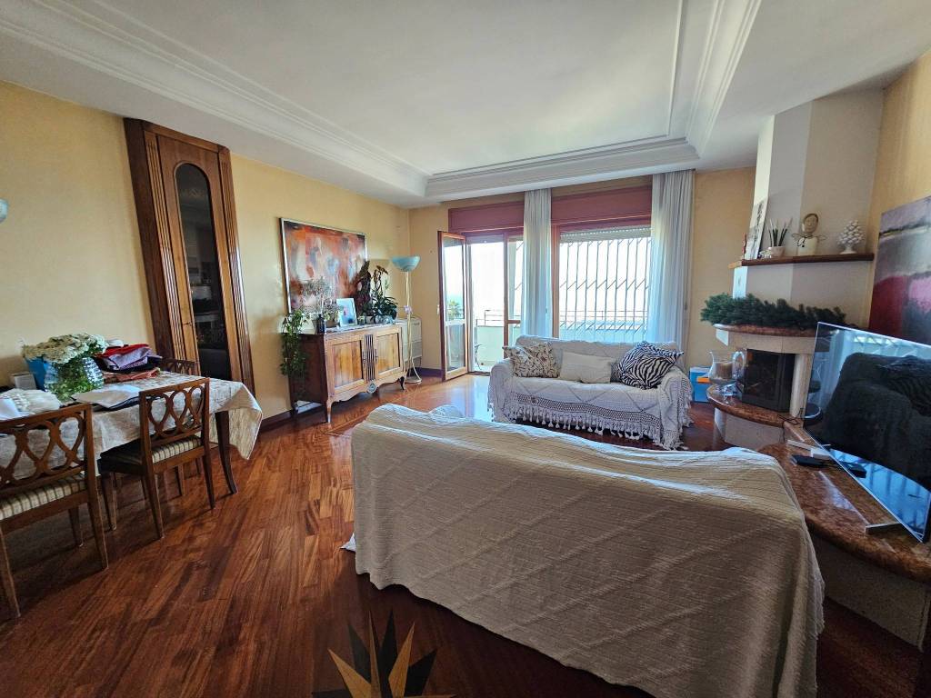 Appartamento a Salerno in Viale degli Olmi, 49 - Foto 3