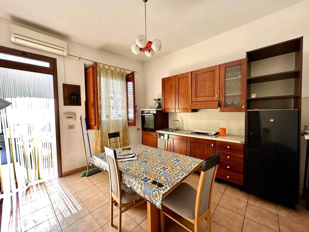 Appartamento a Cinisi in Via Generale Vito Artale - Foto 3