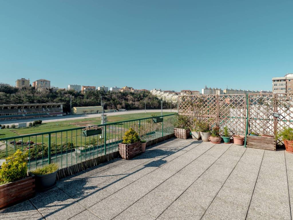 Attico / mansarda a Trieste in Viale dell'Ippodromo, 12 - Foto 2