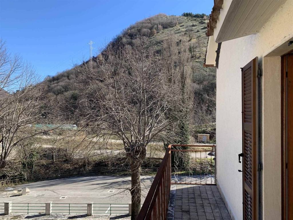 Casa indipendente a Serravalle di chienti in via plestia - Foto 4