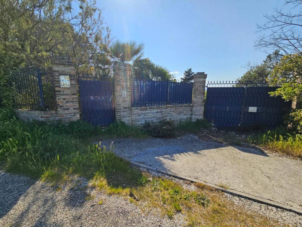 Villa a Fano in STRADA COMUNALE DI MONTESCHIANTELLO - Foto 3